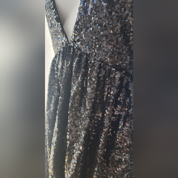 Tobi Black Sequins Mini Dress in Medium! - Picture 4 of 9